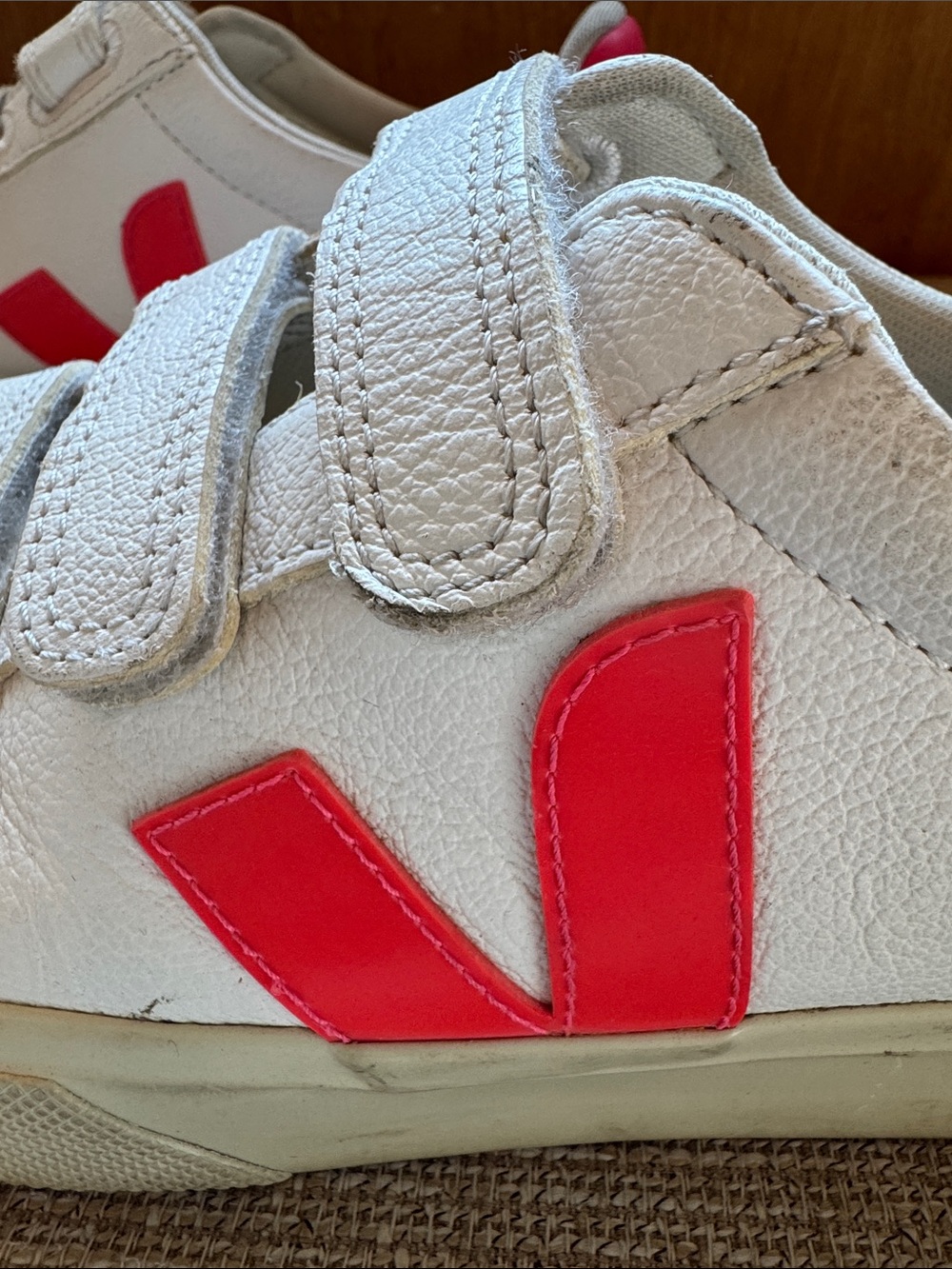 Veja “Recife” White Leather Sneakers with neon Pink Accents, size 39/8 - Picture 6 of 16